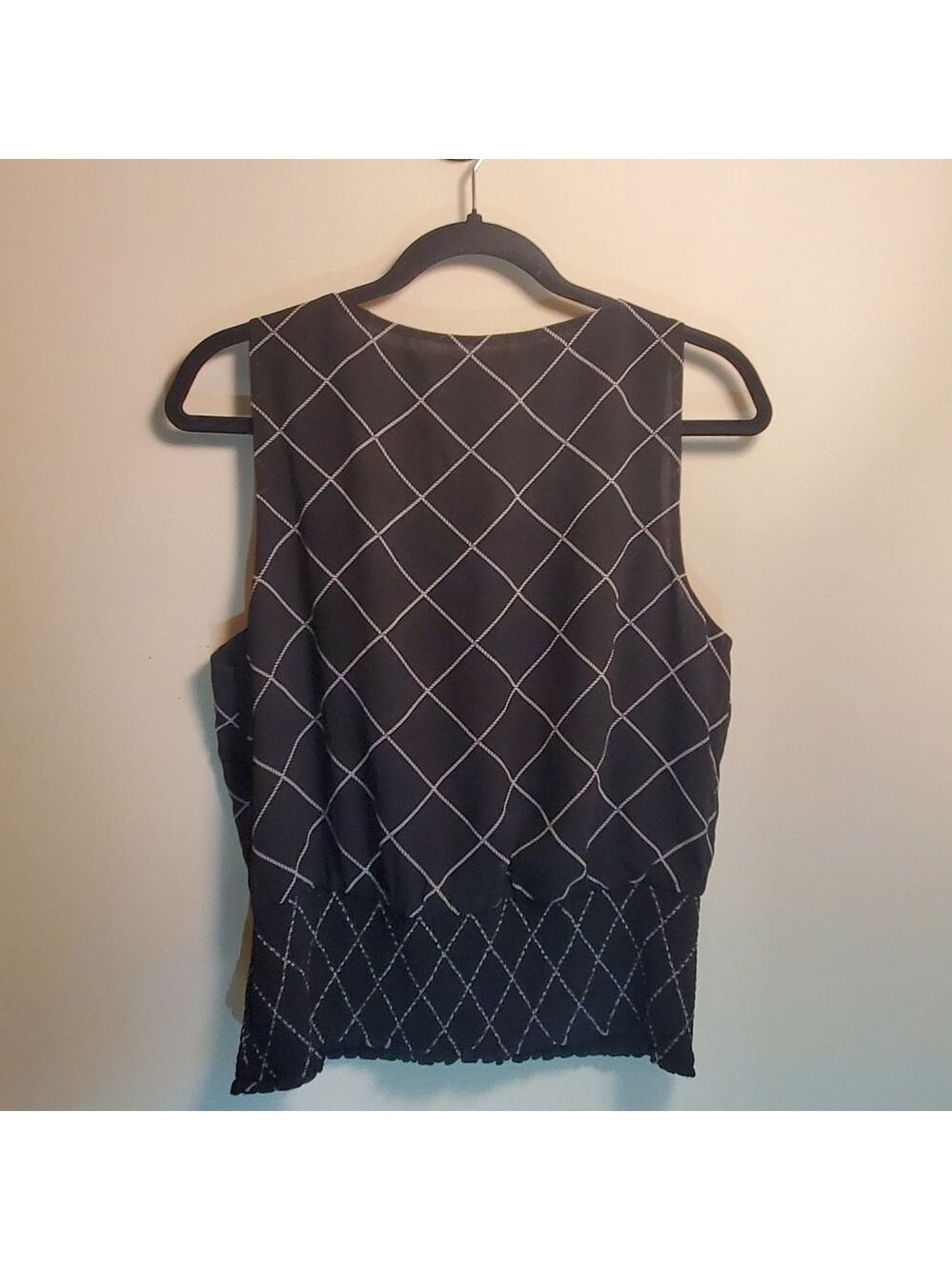White House Black Market Sleeveless Geometric Smocked Blouse Size 8 NWT - Picture 3 of 11